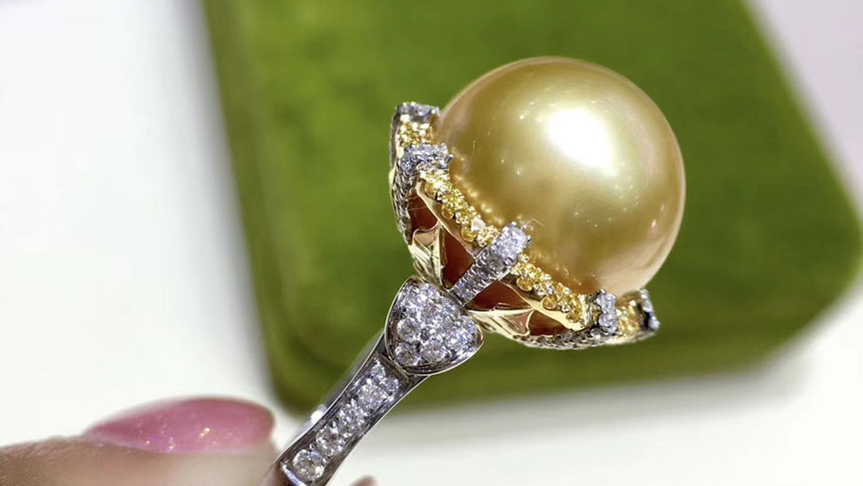 13-14 mm Golden Pearl Royal Ring 18k Gold w/ Diamond - AAAA